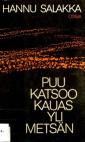 Puu katsoo kauas yli metsän